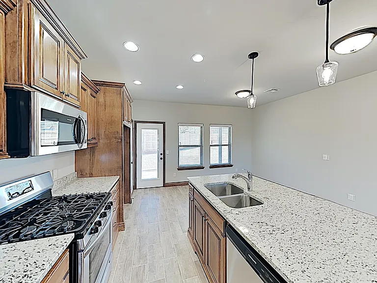 404 Charles Ct — Photo 8
