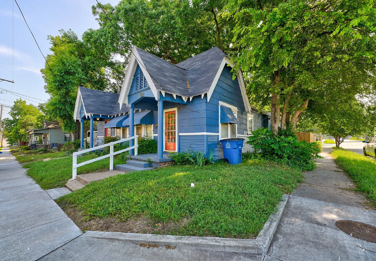 1 bed, 1.0 bath, 660 sqft, $900 — Photo 1