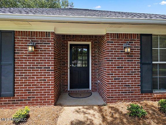 4th image of 170 Pear Orchard Dr
