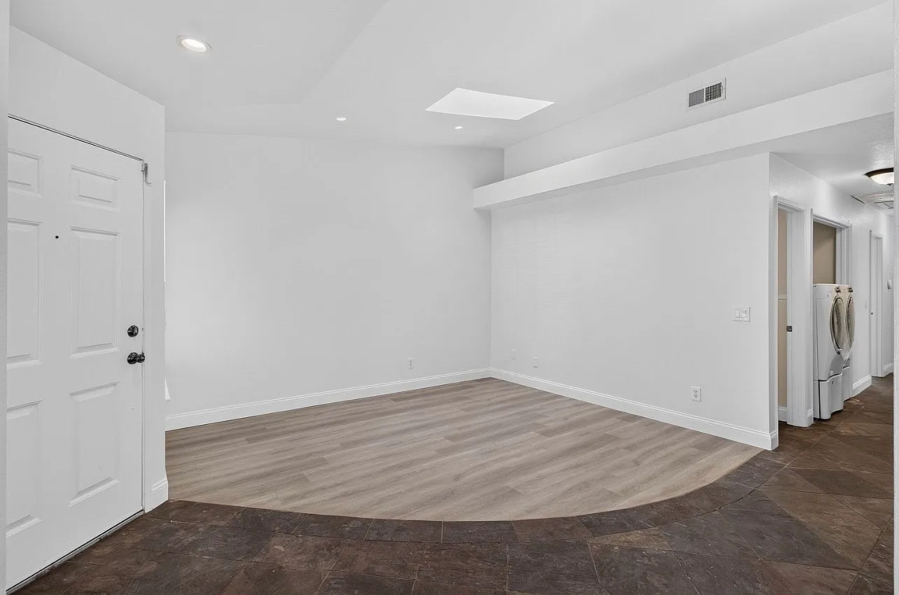 3 bed, 986 sqft, $2,695 — Photo 3