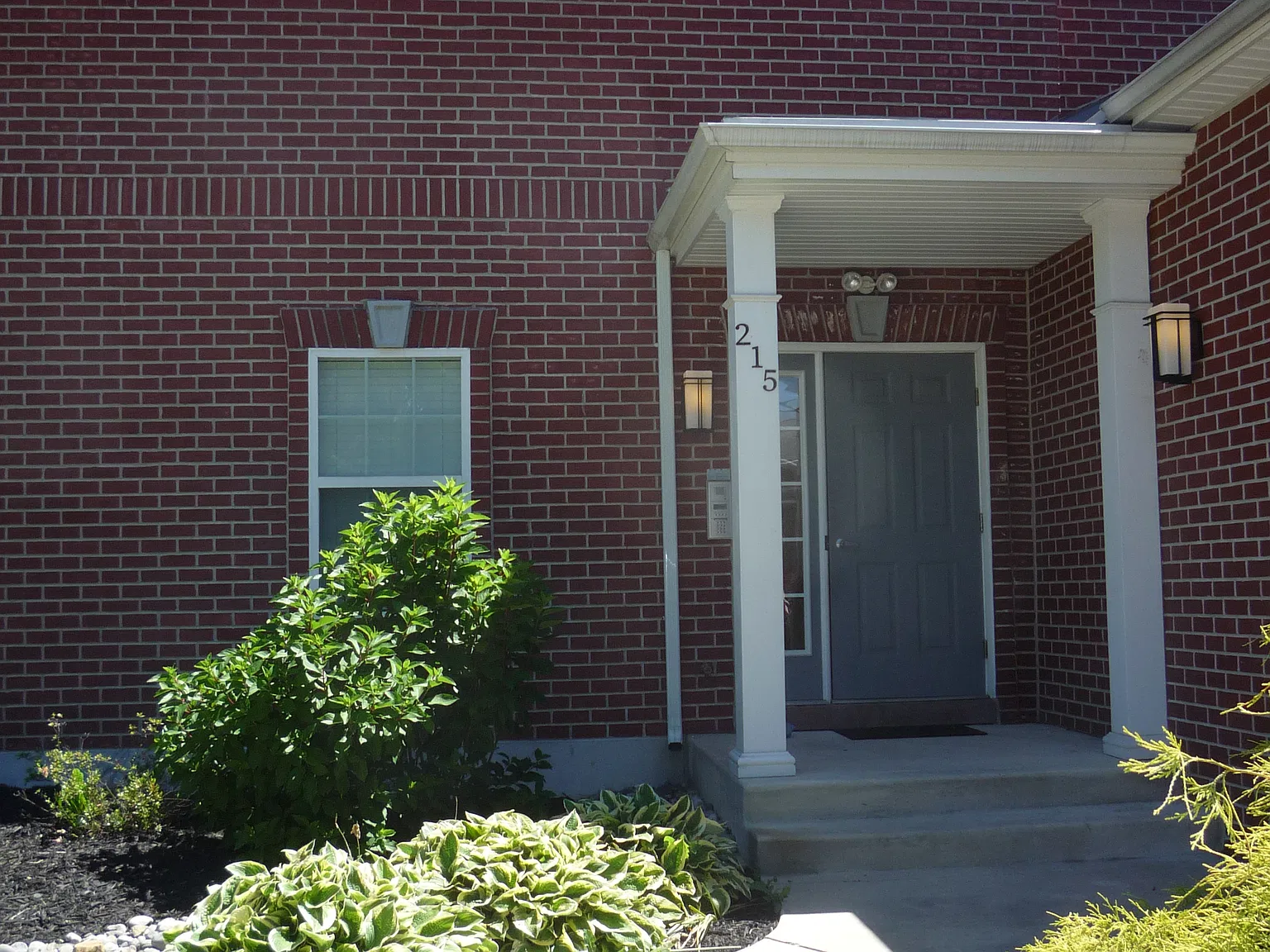 2 bed, 900 sqft, $1,695 — Photo 1