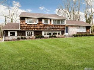 25 Gina Dr, Centerport, NY 11721