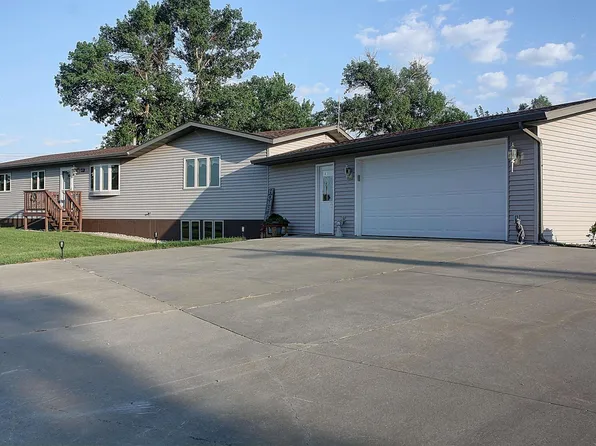 417 2nd St NE, Wessington Springs, SD 57382