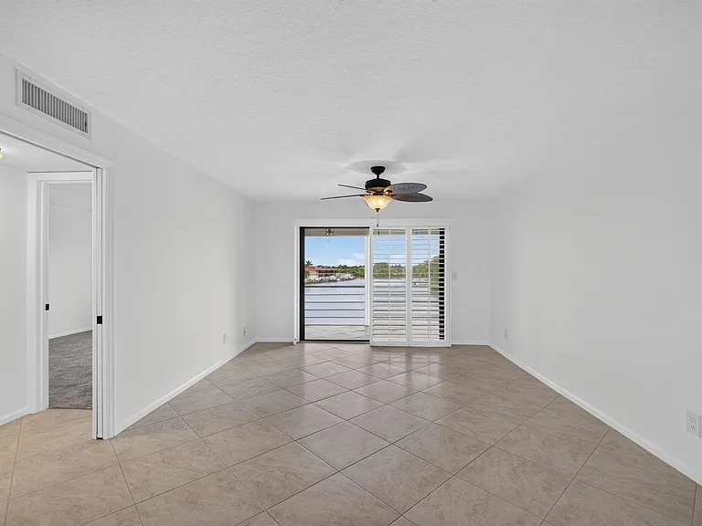 313 Lake Cir #311 — Photo 17