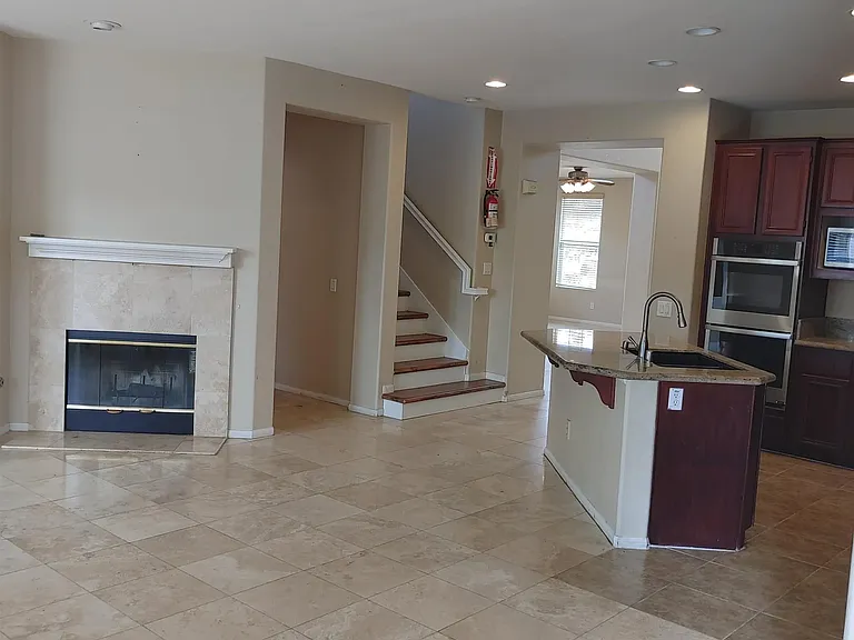 382 Edgewater Dr — Photo 4