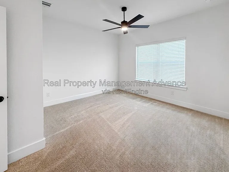 4400 Elm Springs St — Photo 13