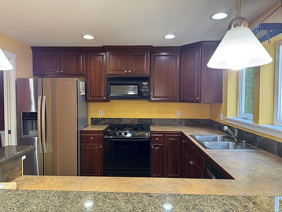 Large, Fully equipped modern kitchen