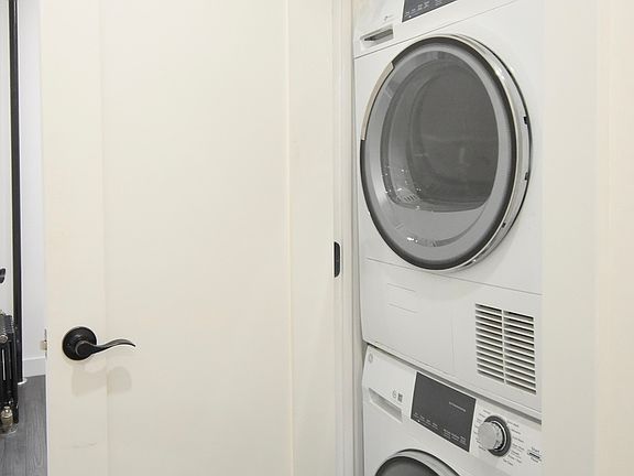 4th image of 2085 Lexington Ave #E1