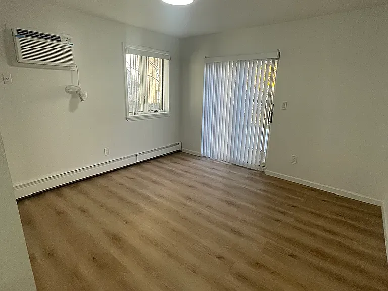2163 E 17th St #2 — Photo 18