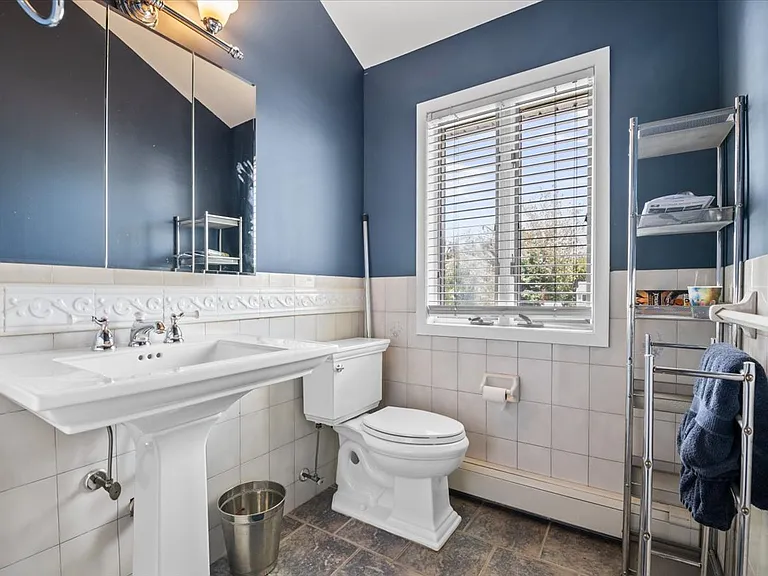 13 N Peach St — Photo 7