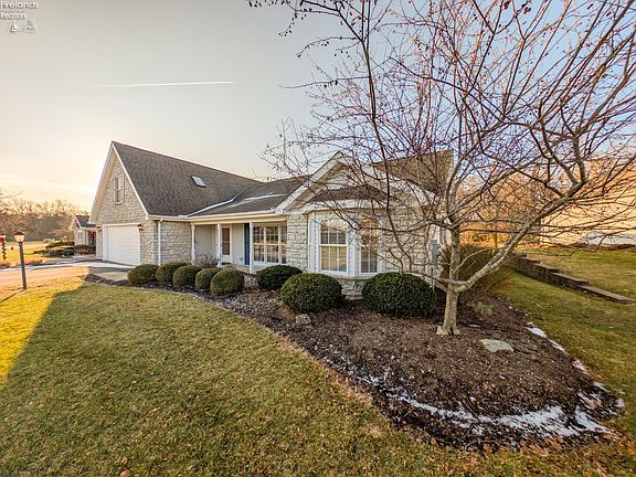 5th image of 709 N Vineyard Cir