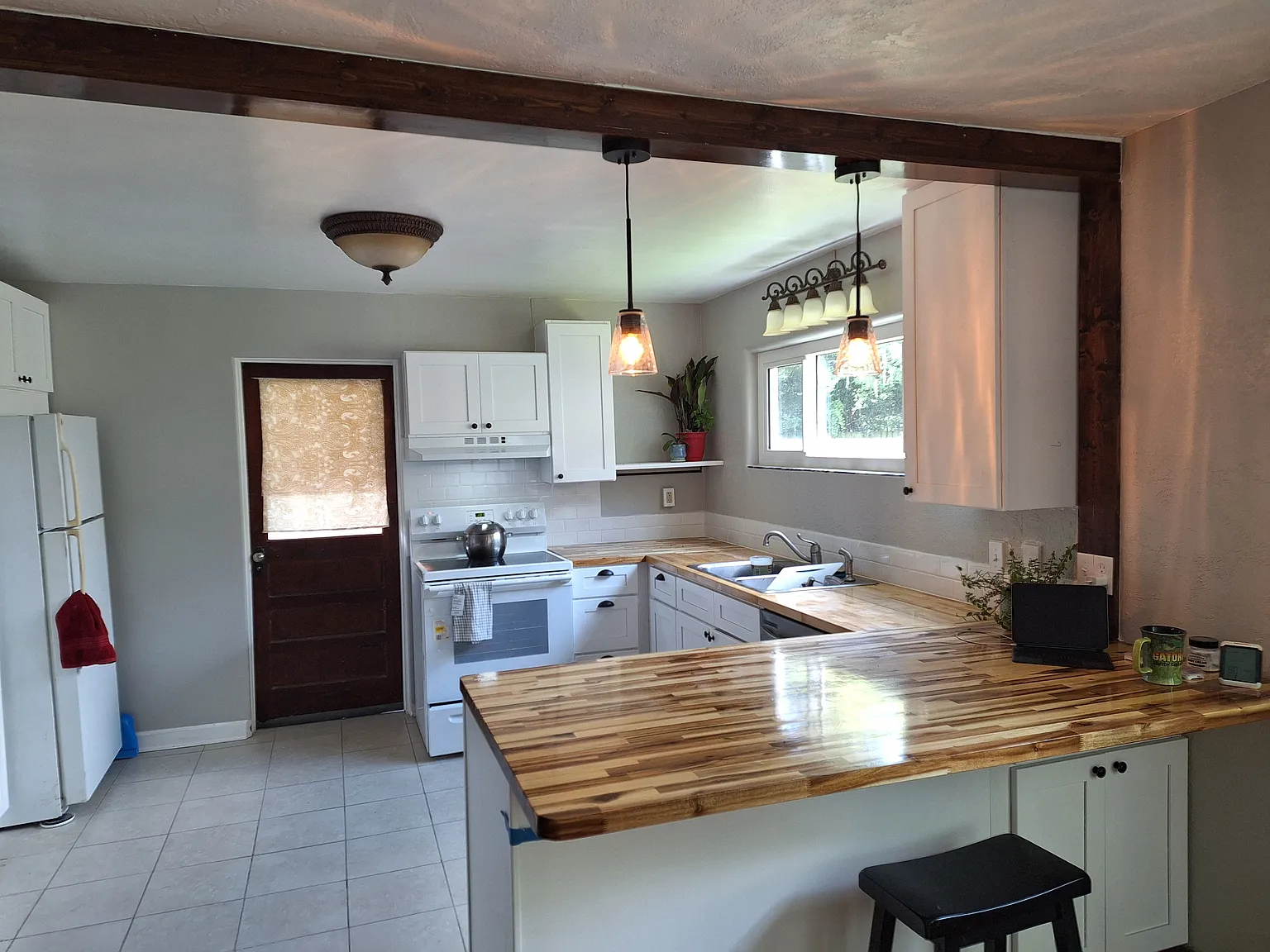 3 bed, 1350 sqft, $2,450 — Photo 3