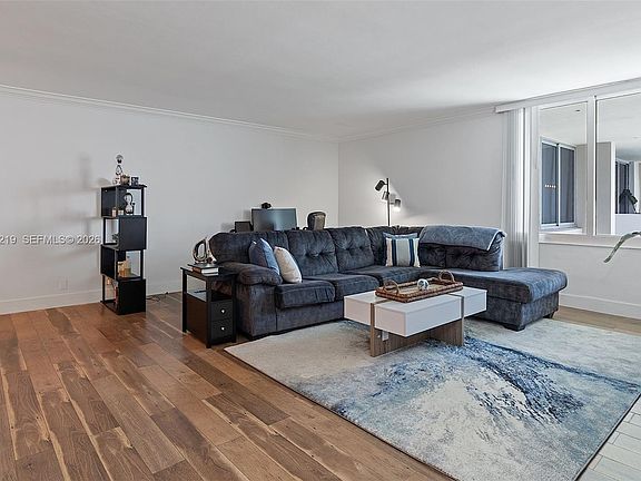 5th image of 1200 West Ave #Penthouse 31