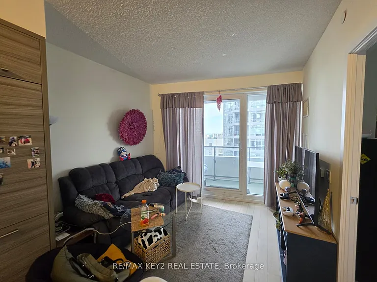 2221 Yonge St #1604 — Photo 3