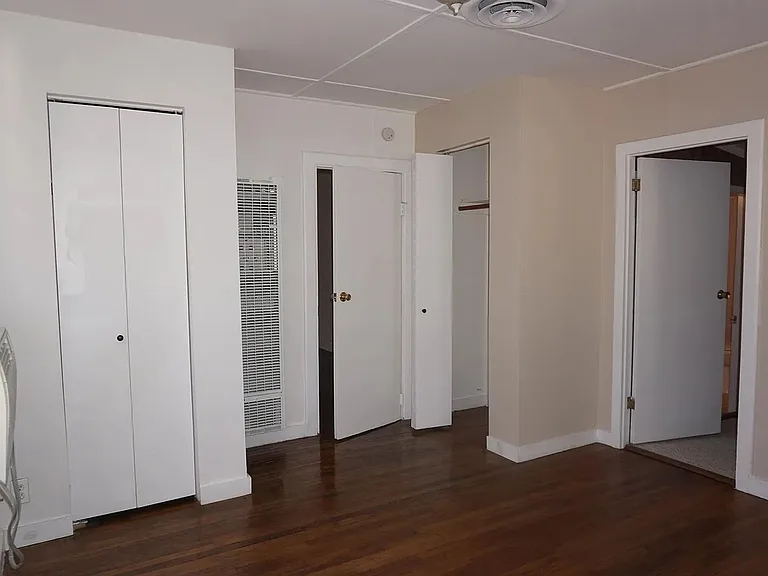 838 E Adams St #1 — Photo 7