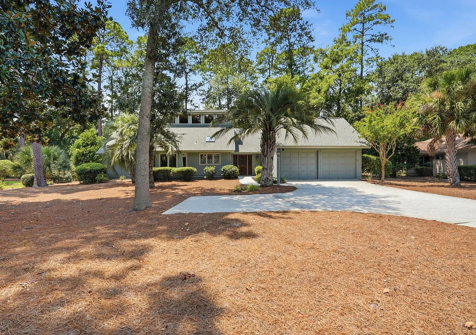 Enjoy Lowcountry living in this beautifully updated 3-Bed, 2-Bath home in Moss Creek! — Photo 1