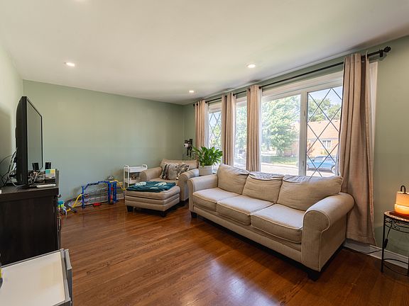 3rd image of 8108 S Kildare Ave