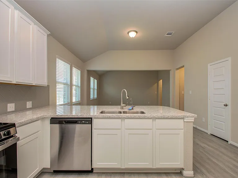 8418 Beacon Bay Cir — Photo 15
