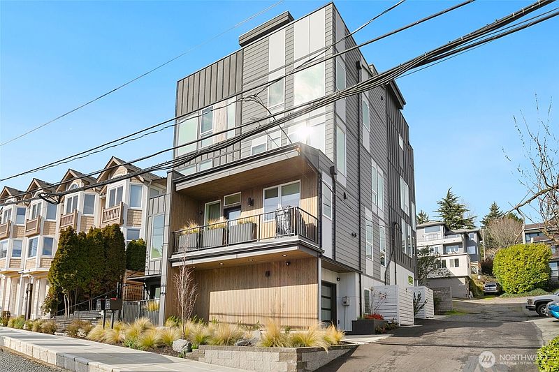 3rd image of 408 Aloha Street