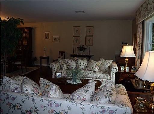 5th image of 103 Sunset Dr