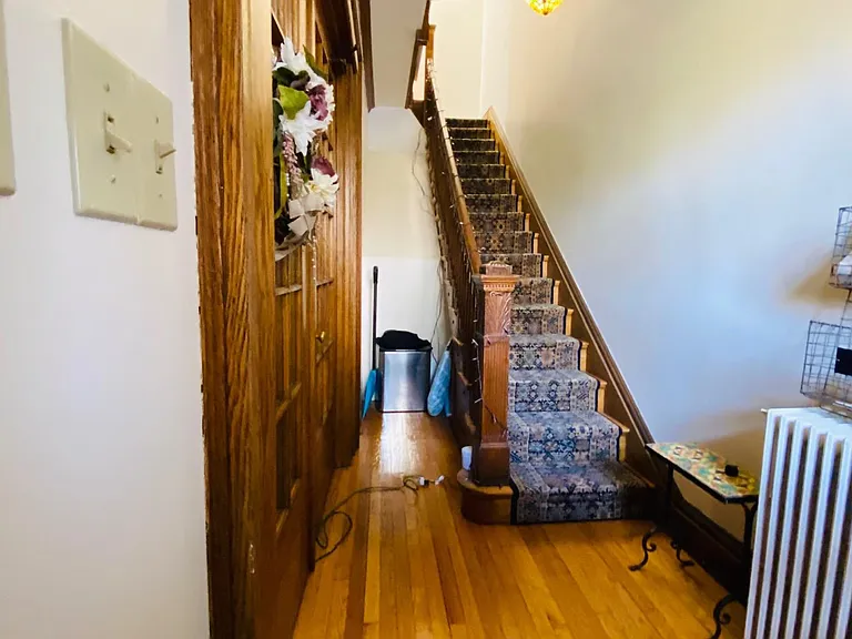 206 Lancaster St — Photo 2