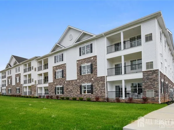 425 Tavern Rd, Monroe Township, NJ 08831