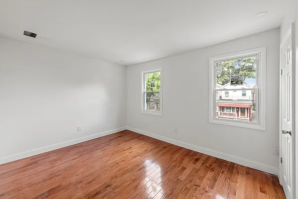Sold by Nest Seekers International | media 12