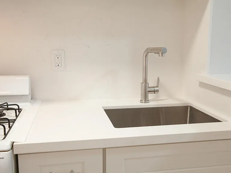 1132 N Cahuenga Blvd #6 — Photo 6