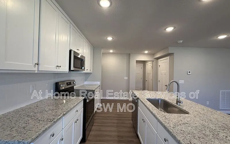 3 bed, 2.0 bath, 1873 sqft, $1,855 — Photo 4
