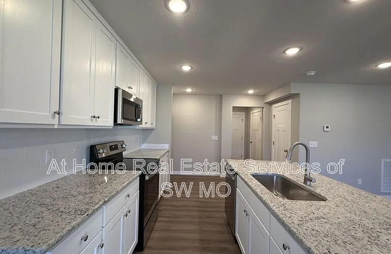 1002 S Rimes Ave — Photo 4