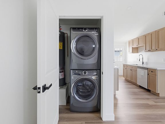 3rd image of 1808 N 31st St APT 1