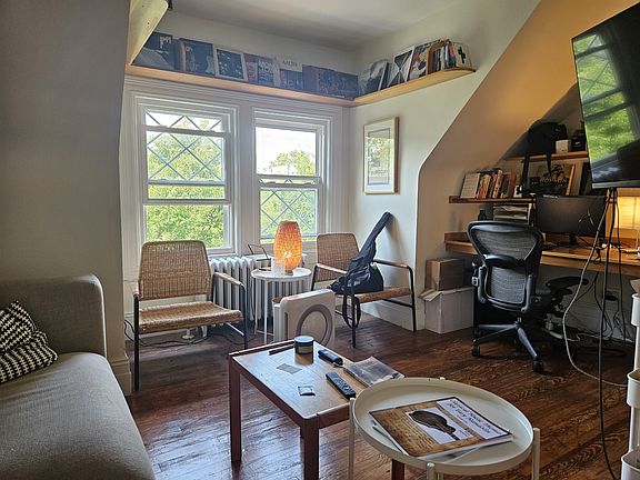 2nd image of 253 Stratford Rd #2