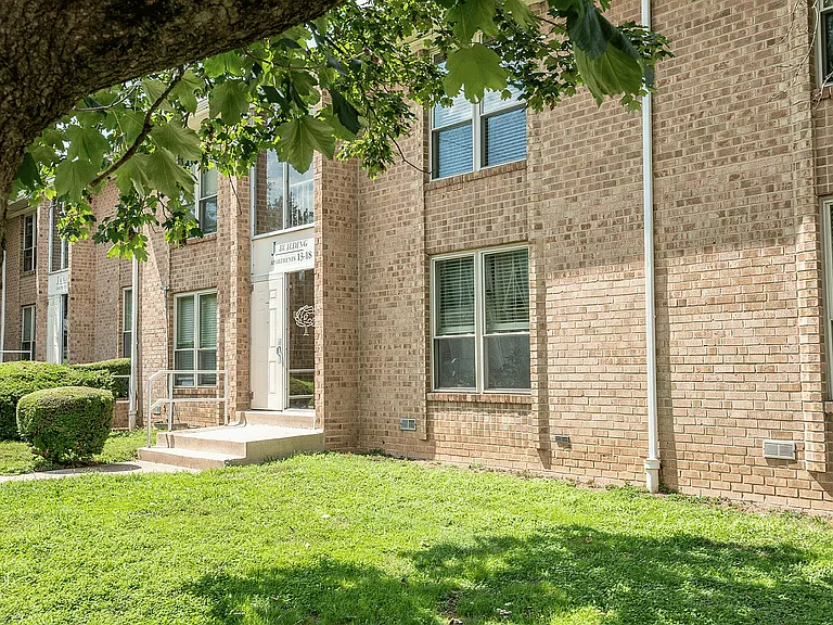 Woodmere Apartments — Photo 20