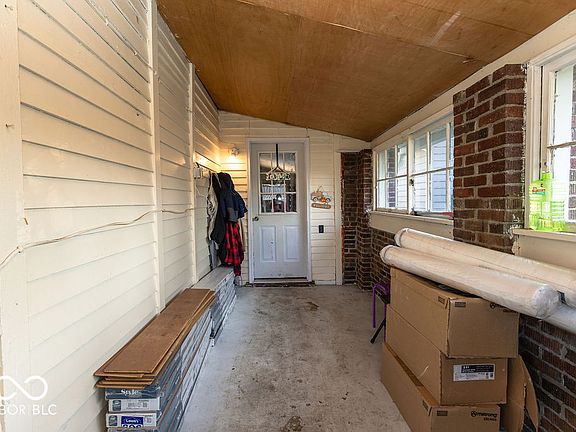 3rd image of 215 E Maple St