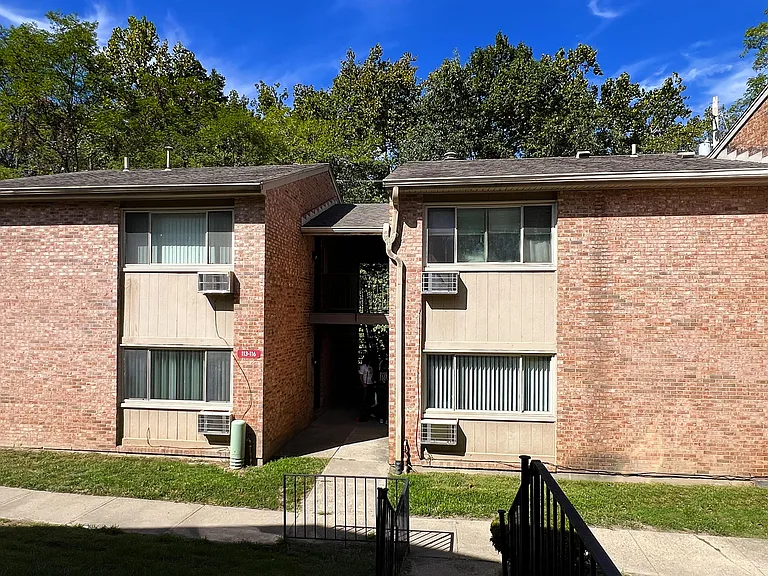 Twin Gables Apartments — Photo 9