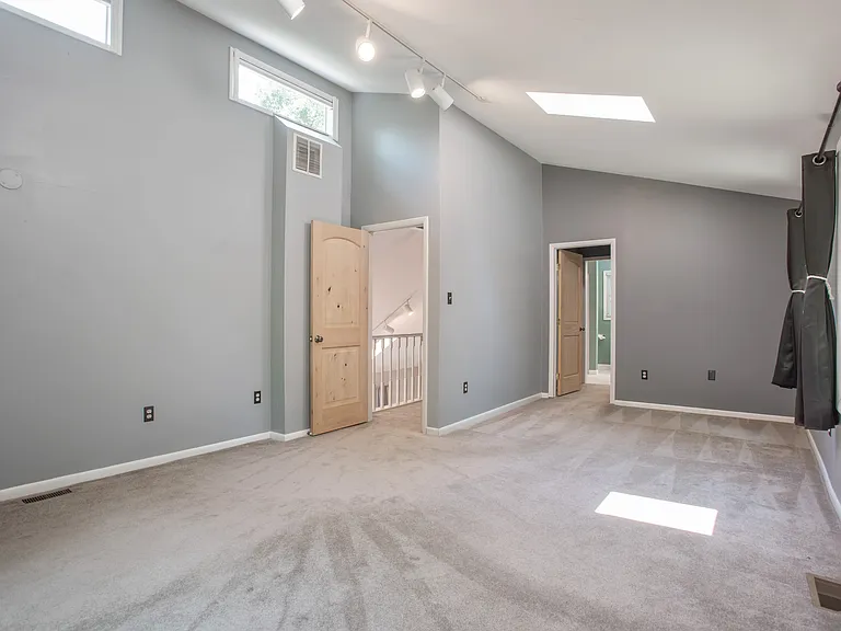 1619 Summit Dr — Photo 20
