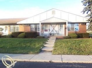 25152 Potomac Dr, South Lyon, MI