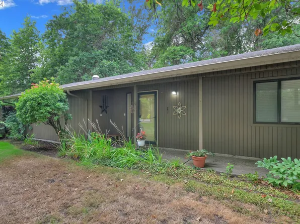 2270 Ridgeway Dr, Eugene, OR 97401