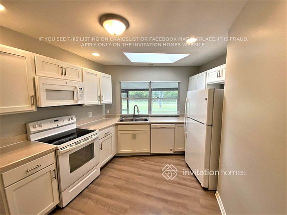 4th image of 1025 Saint Johns St SE