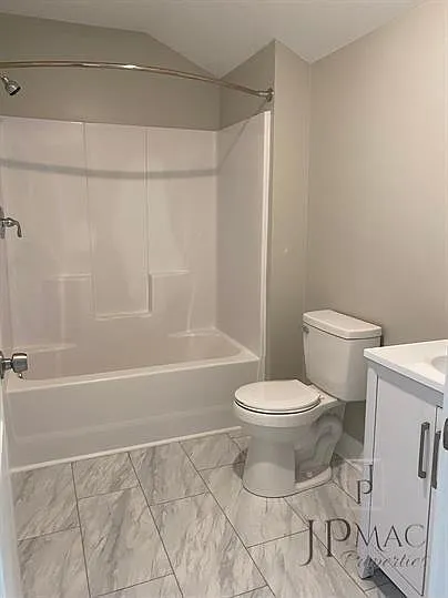 13 Woodward St — Photo 12