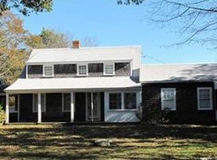 34 Chapoquoit Rd, Falmouth, MA 02540