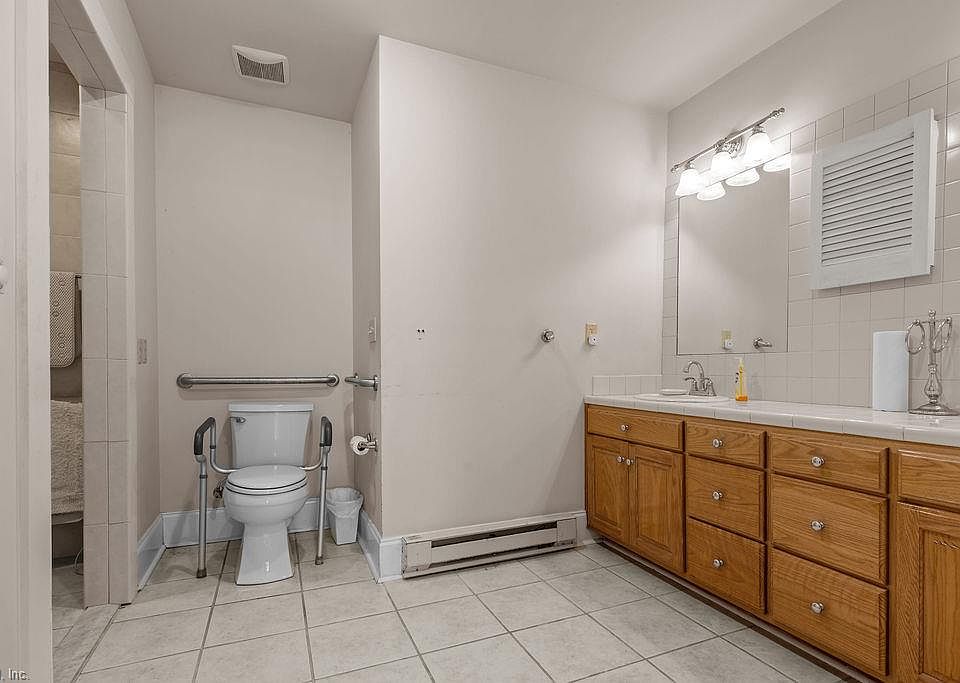 28th image of 15313 Broad St