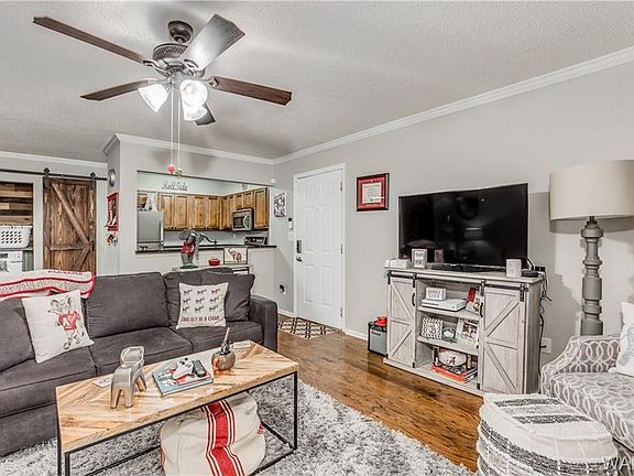 4th image of 120 15th St E APT 904