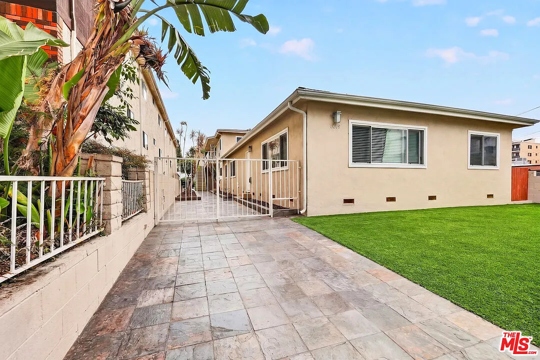 2 bed, 1.0 bath, 950 sqft, $2,895 — Photo 1