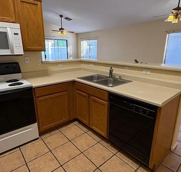 13002 W Hearn Rd — Photo 11