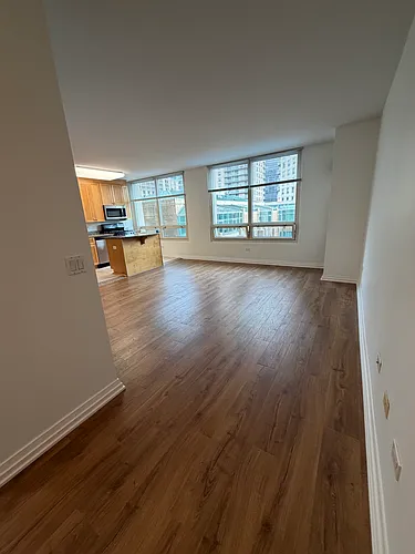 33 W Ontario St Photo 1