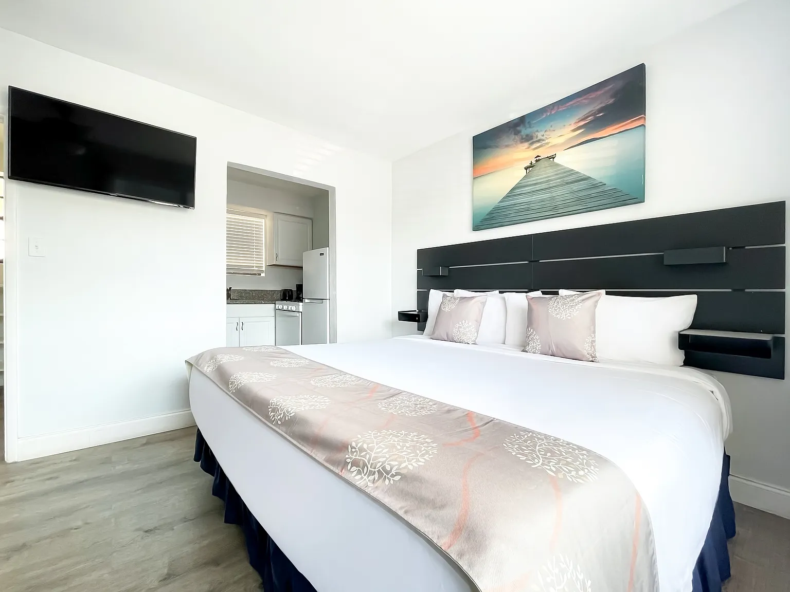 2115 N Ocean Dr — Photo 2