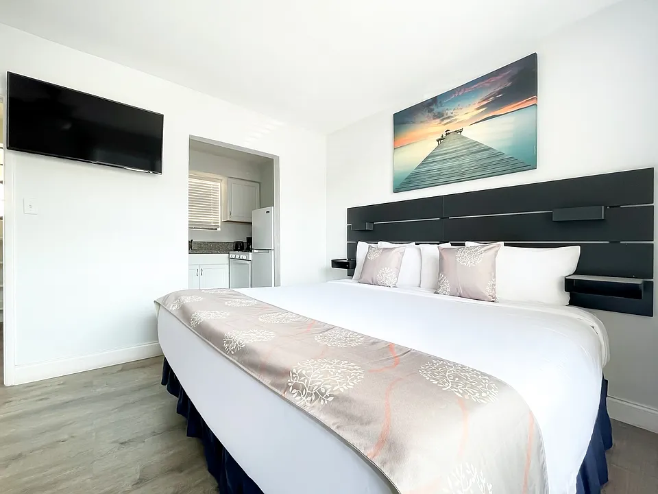 2115 N Ocean Dr #818