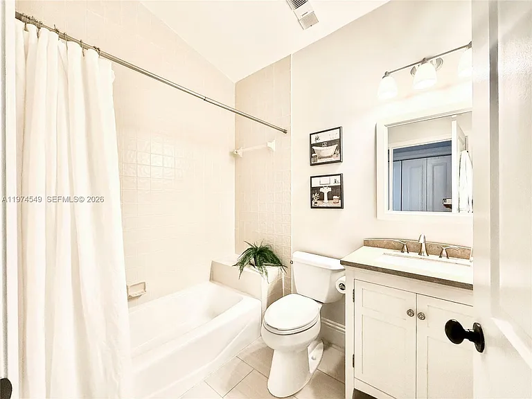 400 Alexandra Cir — Photo 60
