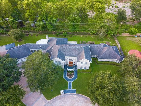 Premium double lot of this Mansion! Mature tree, very quiet, upscale prestigious Frontenac! A hidden Houston Treasure! No rear neighbors! Zero flooding issues at this home!